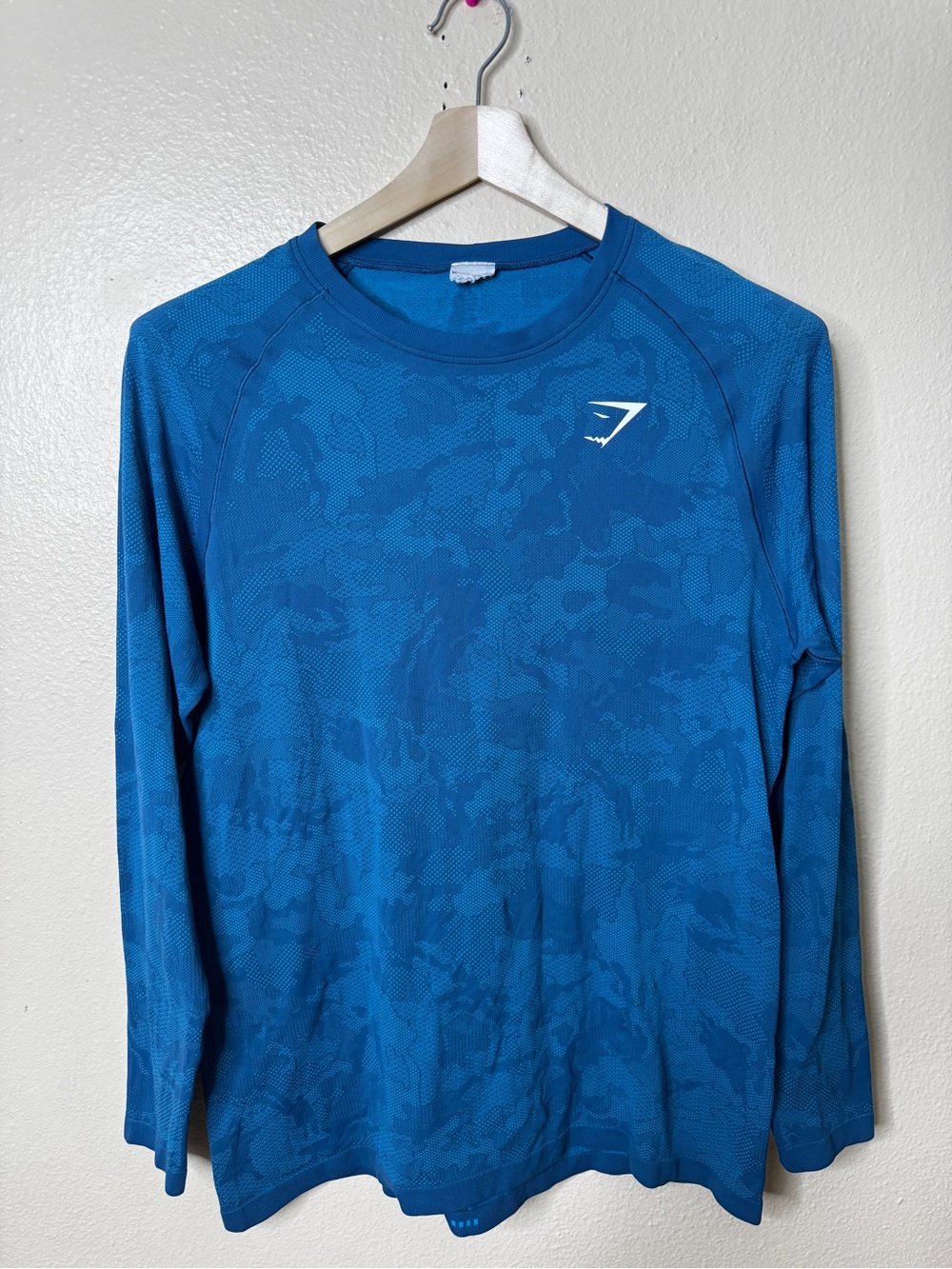 Gymshark Mens M Estimated Long Sleeve Shirt Blue Camo Athletic Workout Logo